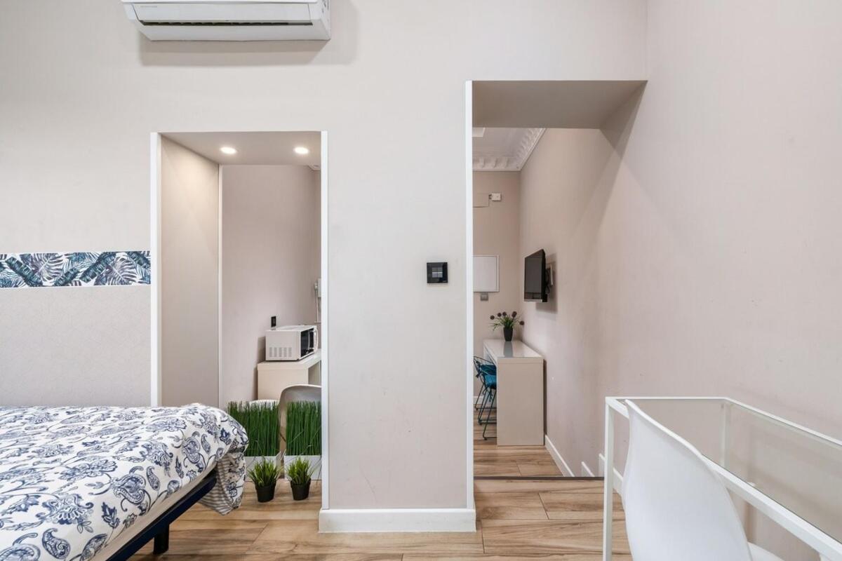 Modern Near Gran Via And Key Places - Reloj I Madrid