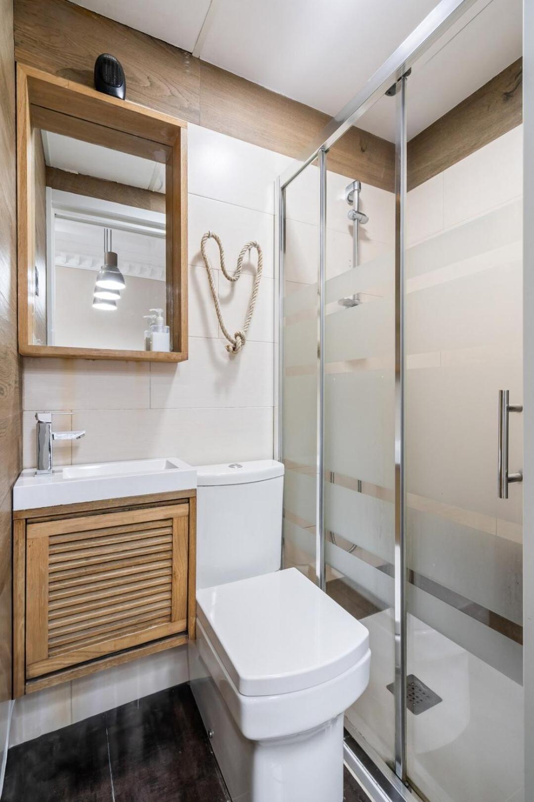 Modern Near Gran Via And Key Places - Reloj I * Madrid